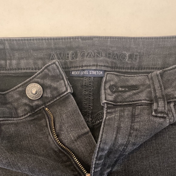 American Eagle Hi-Rise Jegging in Ne(x)t Level Stretch, Size 6 Short, Black - Picture 3 of 7